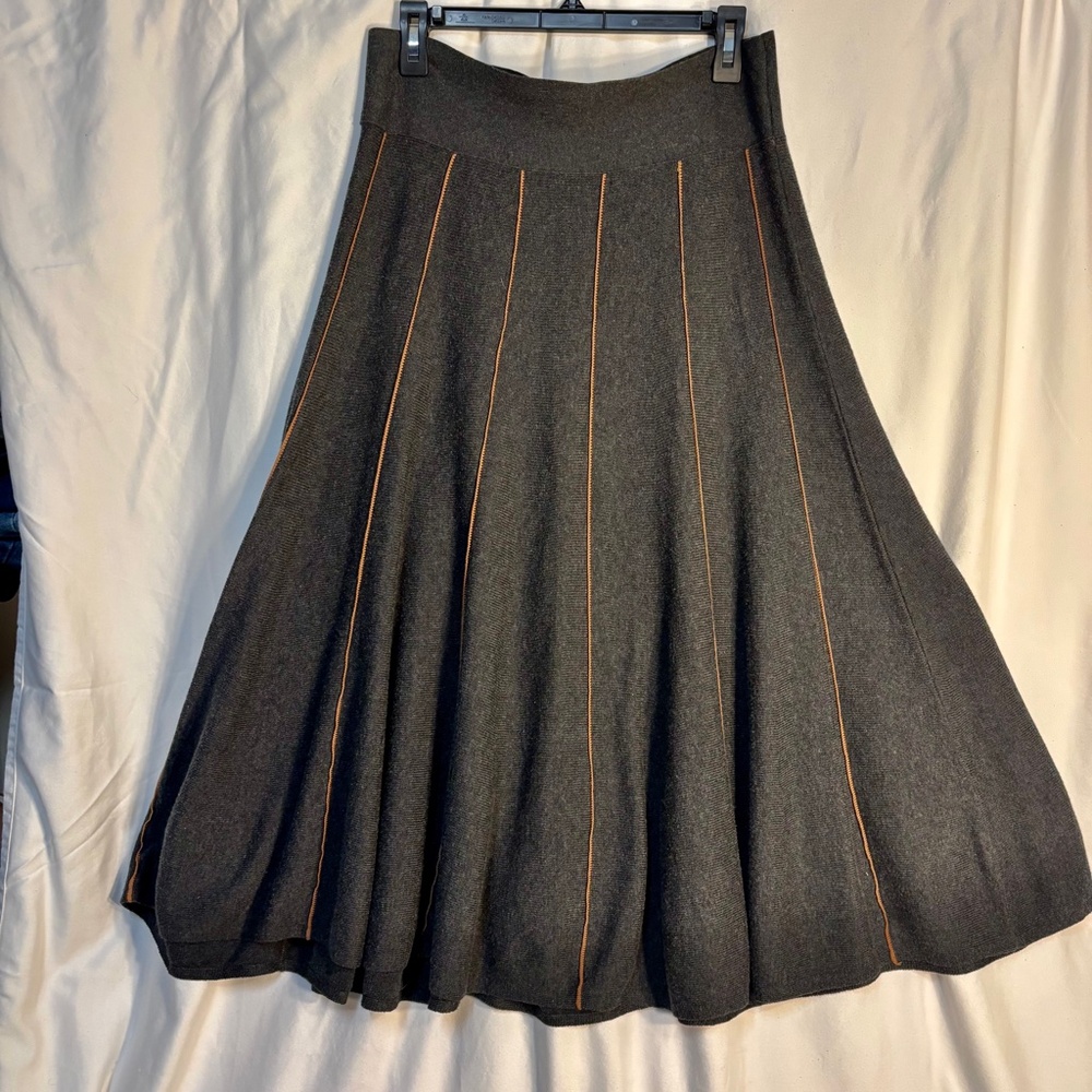 NWOT Nic+Zoe‎ Midi Knit Flowy Charcoal Skirt with Brown Pin Stripes